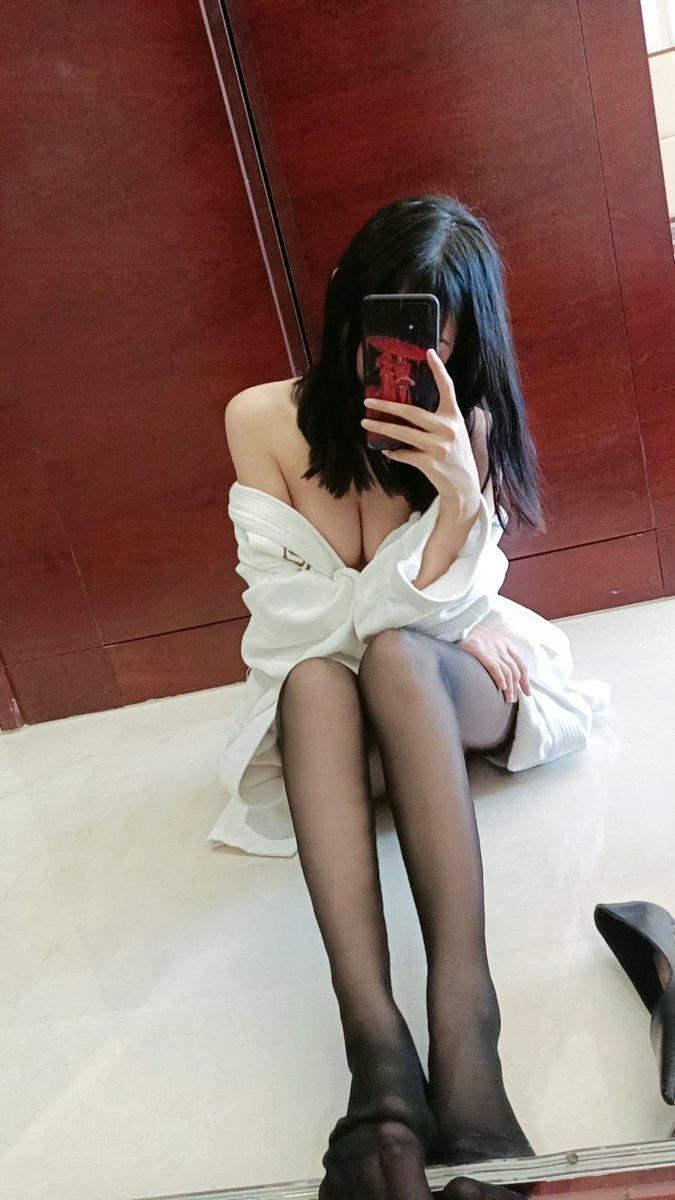 lingshi02's tweet photo. 宝贝们想我了吗 https://t.co/DpLDUs0Jls