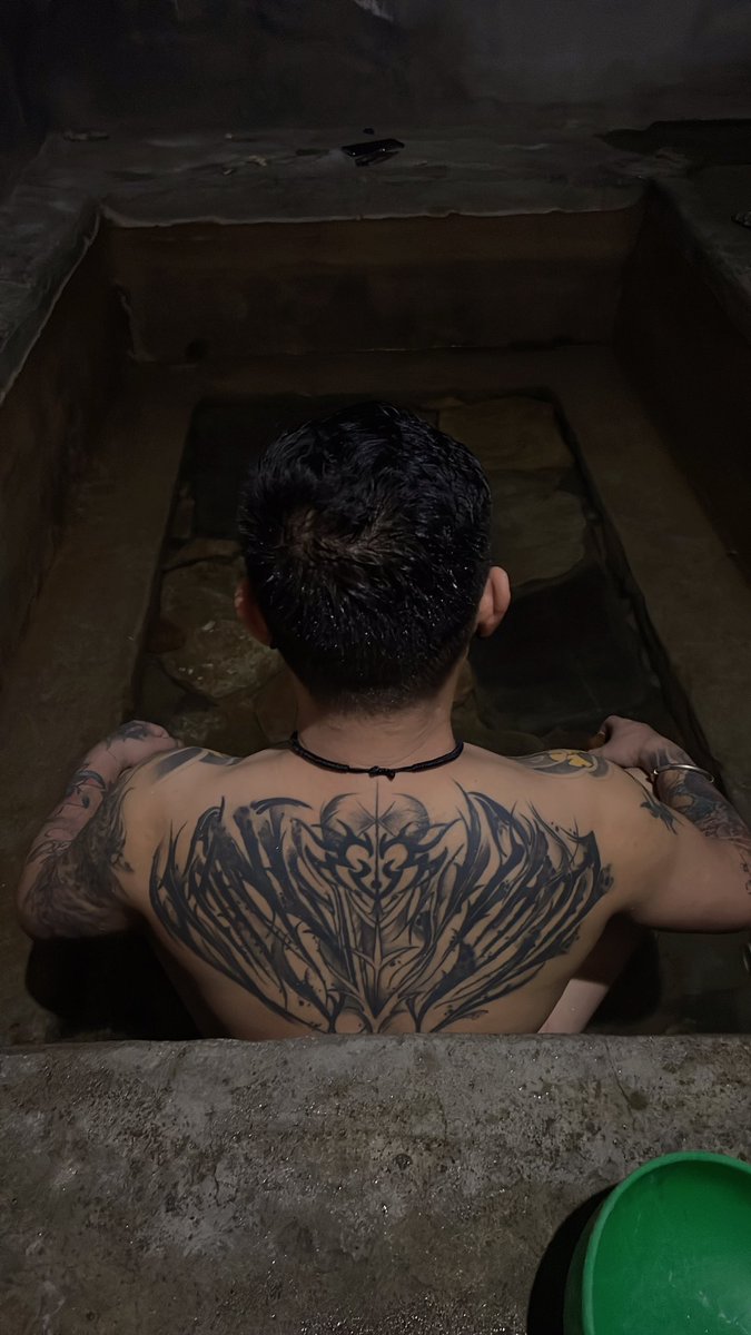 纹身男