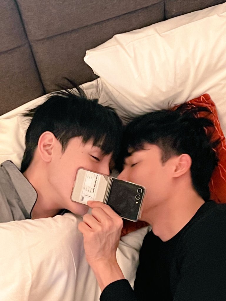 kingtaytawan's tweet photo. kung sino man ang nakapagpabati sa taynew at naging posible ang mga kabadingang ito, maraming salamat ulit https://t.co/1X6Jc0KpE9