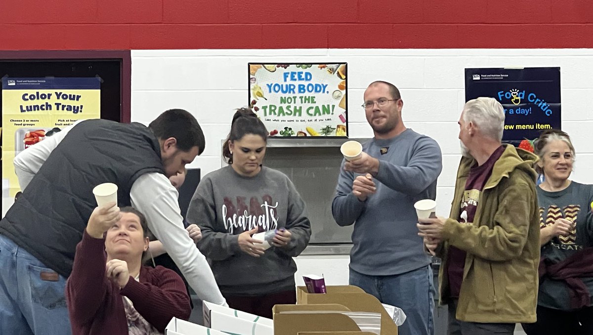 ReevesShellmrt's tweet image. When you expect teachers to teach hands on and engaging lessons in the classroom, give them hands on and engaging experiences for PD! Seeing them engaged and smiling is like seeing your students engaged and smiling in the classroom. Teach & model what you expect!
#TEAMWHITESBORO