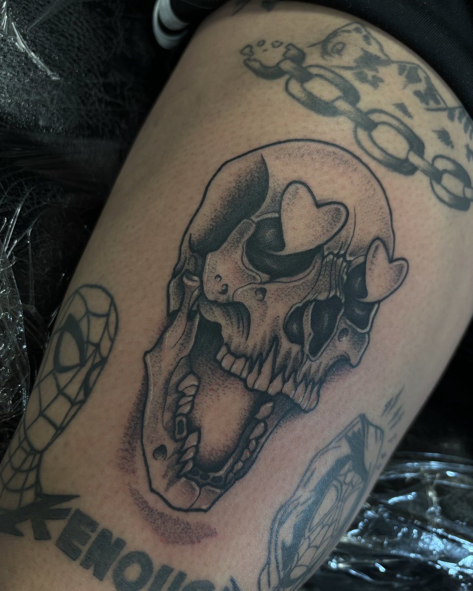 laaakenn's tweet photo. haven’t posted my work on here in a while but I graduated my apprenticeship a year ago, so here’s a couple freshies and a healed nun for your feed https://t.co/0k360E5ksS