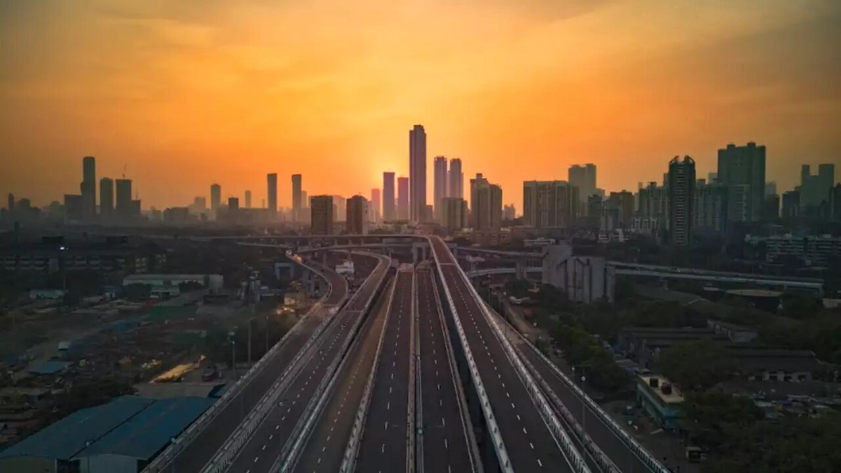 indiafirst91's tweet photo. #AtalSetuBridge , the longest sea bridge , landmark Marvel of Mumbai infrastructure,  received 45,000 visitors on its opening day !! https://t.co/73kW9X0Yip