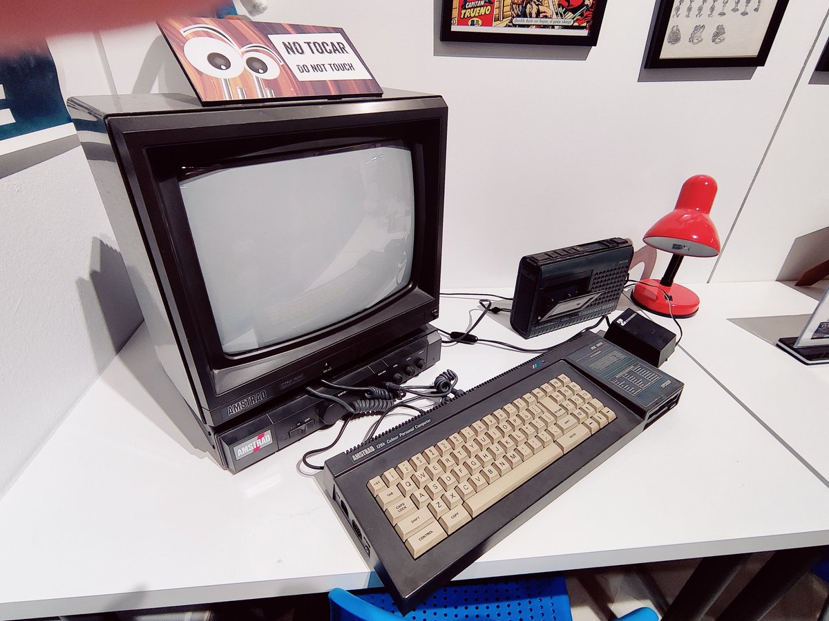 Chema_Ponze's tweet photo. Si pasáis por Madrid, tenéis una exposición muy simpática en el Retiro en el centro Casa de Vacas titulada "Invasión Vintage" con cientos de artículos de merchandising y coleccionismo vario en el que se repasan las décadas entre 70's/00's.
¡Os dejo algunas fotos de mi visita! https://t.co/u1pruW4gL8