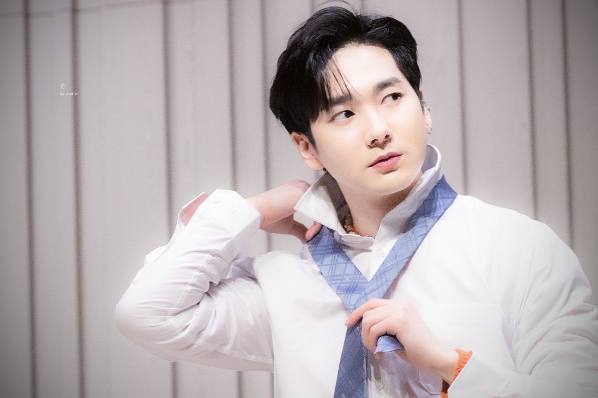 240113 시즌 그리팅 팬싸인회

곽과장 출근 비하인드👔

#아론 #곽아론 #AARON #ARON