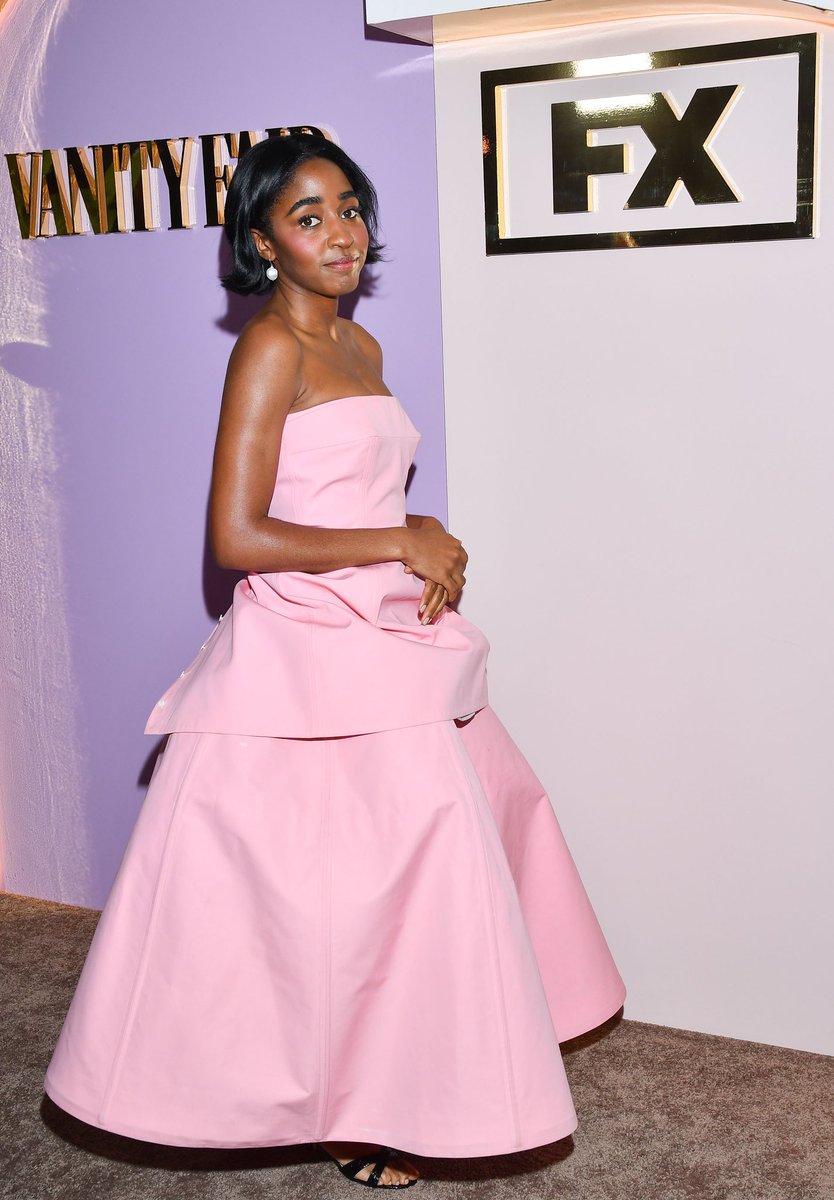 MIUCClAMUSE's tweet photo. ayo looks like a princess in this marni ss24 look https://t.co/eNU4OSWE2c