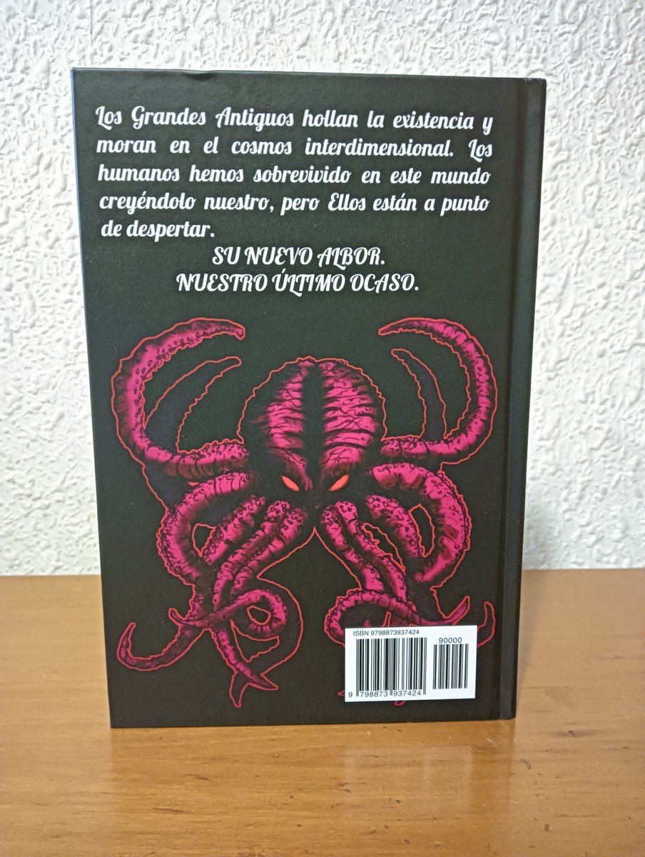 nuevosmitos's tweet photo. Edición en tapa dura del nuevo libro. La semana que viene me llegan las copias en tapa blanda y empiezo a hacer envíos a los colaboradores del crowdfunding.
#nuevosmitosdecthulhu #mitosdecthulhu #terror #horror #horrorcósmico #diosesexteriores #primigenios https://t.co/20KSo8MZSi