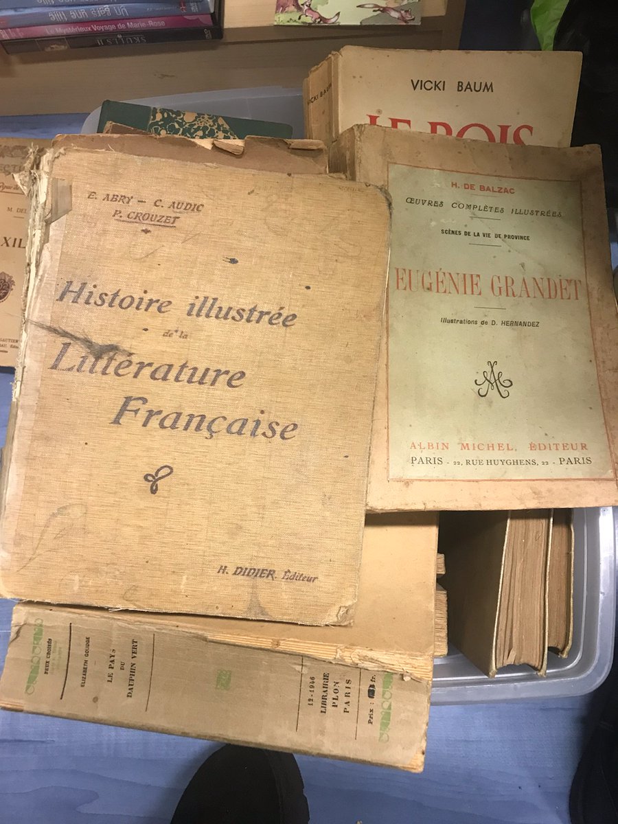 Vous êtes amateur de #culturejaponaise, de #littérature française des années 1950 ou de littérature en général ? Venez chiner votre bonheur à l'association qui a reçu un don important de livres 📚. Un grand merci aux donateurs 🙏😊