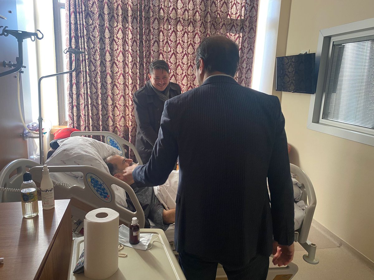 GALİP USTA HOCAMIZA ZİYARET
#MilDiyanetSenİstanbull şubesi olarak menfur bir saldırıya uğrayan Fatih Camii imam hatibi Galip Usta hocamıza geçmiş olsun ziyareti gerçekleştirdik,hocamıza acilen şifalar diliyor,saldırıyı yapanların da gereken cezayı almasını temenni ediyoruz.