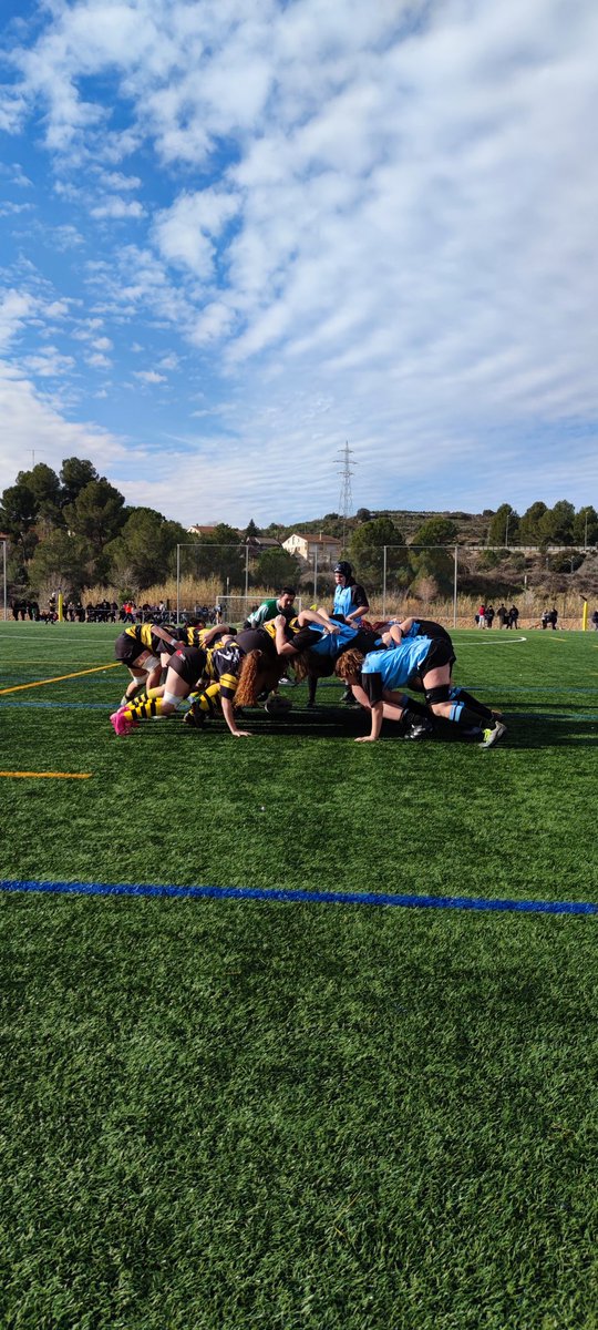 RugbyBadalona's tweet photo. Vine a provar amb el sènior femení. T'agradarà, si tens +16 i ganes de practicar el millor esport, no ho dubtis i vine a provar.

Et busquem a tu 👈

Contacta'ns per xarxes 
Entrenaments dilluns, dimecres i divendres

@AjBadalona @bdncom @EsportFemBDN @Esports_bdncom @ https://t.co/N8i6C0G8qp
