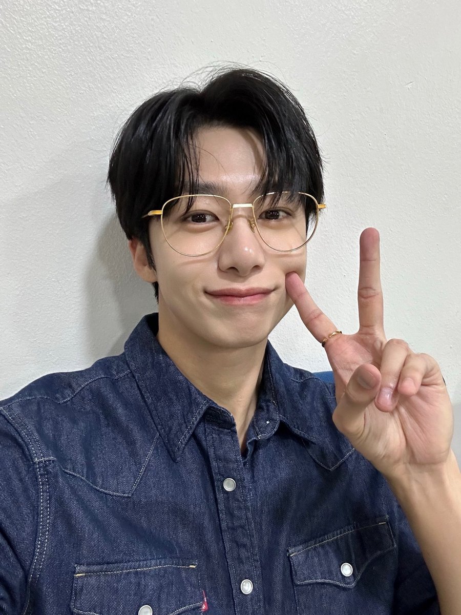 Just_Aria_'s tweet photo. 형원아 생일 너무너무 축하해🩵
나에게 너라는 빛이 있어서 너무 행복해 고마워🫶🏻
누구보다 행복한 생일 보내길 바라 
너무너무 많이 사랑해 형원아♥️
생일축하해🫶🏻

#MONSTA_X
#HBDtoHYUNGWON
#겨울의따뜻한선물_형원데이 https://t.co/cMVxL2KlUL