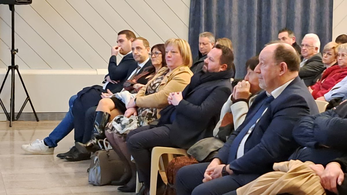 BrunoBilde's tweet photo. ✨ J’ai assisté hier soir aux vœux de la  municipalité d’#Annequin : un grand merci aux Annequinois pour leur accueil plus que chaleureux. https://t.co/2lseM5VJqu