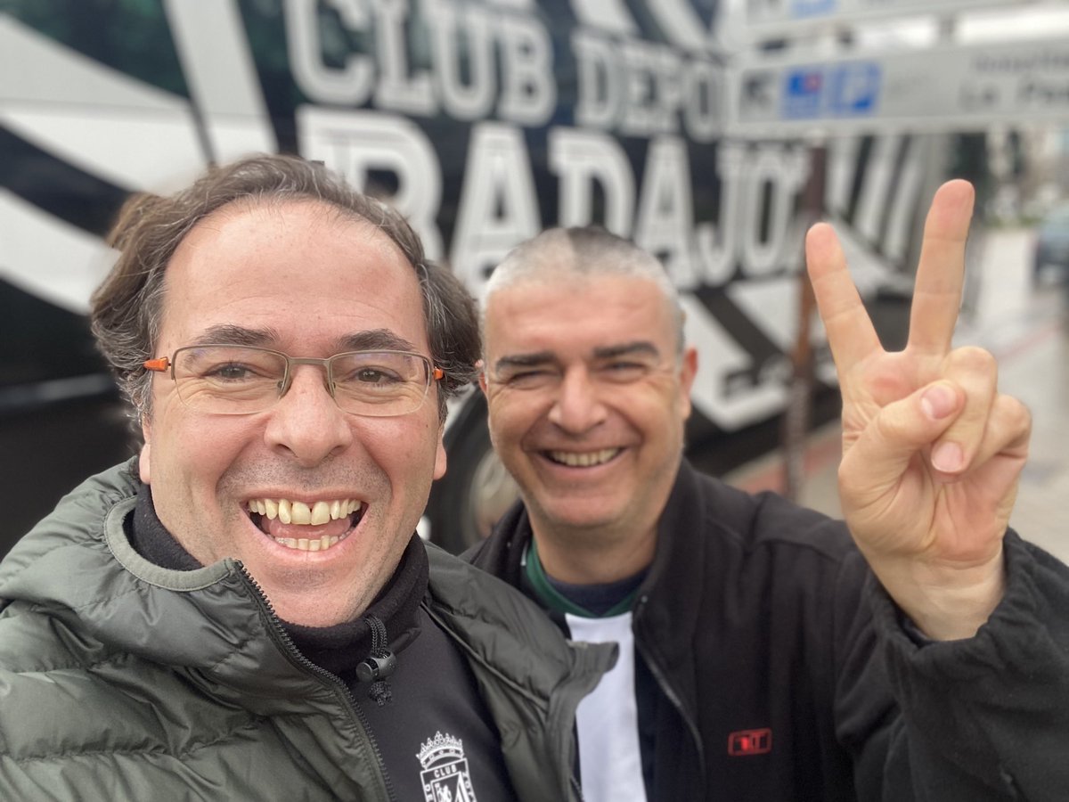 Analisis_RFEF1's tweet photo. Ya andamos por el Vicente del Bosque!!! 😁😁

#ForzaBada 🖤🤍
@CDBadajoz #SegundaRFEF https://t.co/6kV7IIFQOs