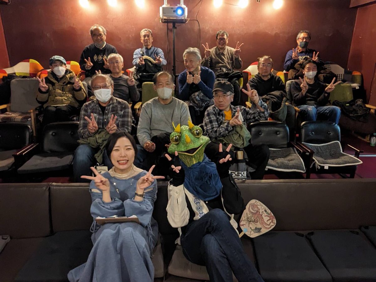 chamereoru's tweet photo. #SF特撮映画セレクト 28
ご来場くださりました皆様、ありがとうございました☆
3枚目は 『#死後写真』
#溝井辰明 監督 #うつみ敦士 さん
『#外世界X ぼくらの世界』
#近藤勇一 ディレクター
との記念写真♪
『#KINGSFALL』
#伊達忍 監督 #後藤麻夫 さん
遠くからわざわざありがとうございました! https://t.co/zKYoHnr4ob