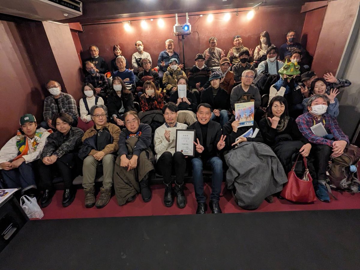 chamereoru's tweet photo. #SF特撮映画セレクト 28
ご来場くださりました皆様、ありがとうございました☆
3枚目は 『#死後写真』
#溝井辰明 監督 #うつみ敦士 さん
『#外世界X ぼくらの世界』
#近藤勇一 ディレクター
との記念写真♪
『#KINGSFALL』
#伊達忍 監督 #後藤麻夫 さん
遠くからわざわざありがとうございました! https://t.co/zKYoHnr4ob