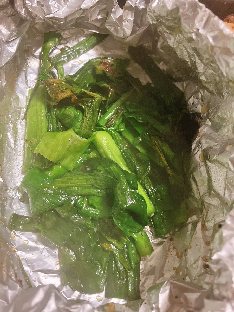 葉ニンニクバター焼き美味し過ぎて延々食べてる、最高。