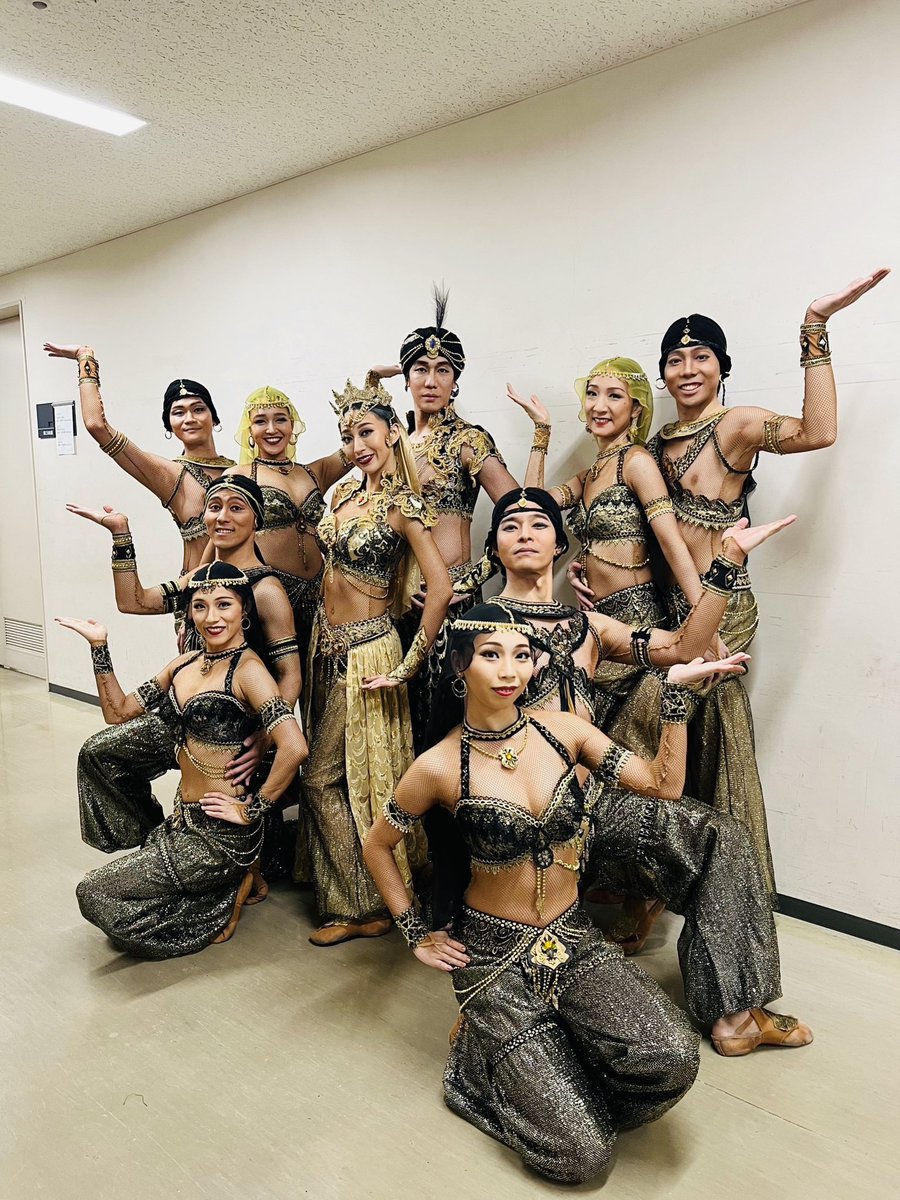 72mk99's tweet photo. 『椿姫』-鳥取公演-
夏の東京公演から始まり、滋賀、鳥取と本日遂に大千穐楽を迎えました🌷
このメンバーで踊る事ができて幸せでした‼︎
ありがとうございました🙇
地方公演での時間が楽しすぎて寂しくなります🥹
また会えますように🌈 https://t.co/ICufR3joCM