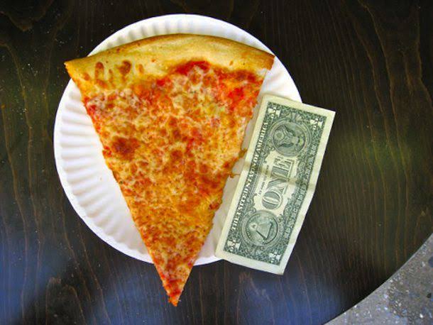 สิ่งที่ผมอยากทำเป็นอย่างแรกเมื่อมาถึงนิวยอร์กคือไปกิน 1 Dollar Pizza ได้ยินมาว่าเป็นพิซซ่าที่ขายเป็นชิ้น เลือกหน้าได้(ราคาบวกตามหน้าที่เลือก) กินง่ายๆไวๆจบ ให้ฟีลสตรีทฟู้ดดีครับ!!!

#AESTHIXinNY