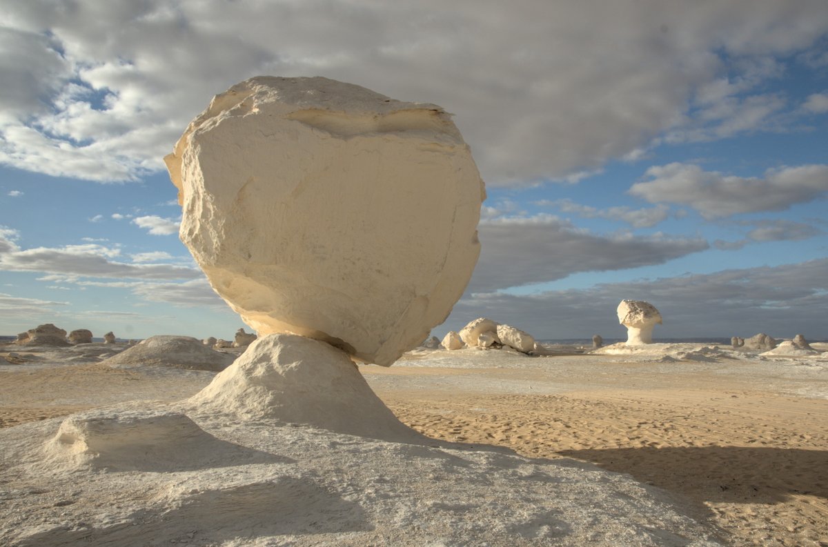 pintafontes's tweet photo. Pódese describir Exipto como un deserto partido por unha gran canle de rego, o Nilo.
O inmenso deserto protexeu ao Reino Exipcio das invasións estranxeiras durante milenios
https://t.co/8wjiYkiYLX https://t.co/aCUvXo4FC5