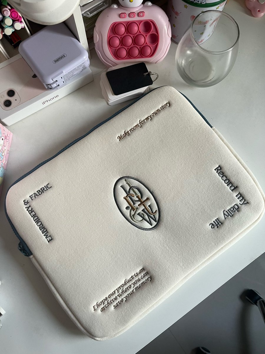 ZPrtxx's tweet photo. สวัส��ีค่าา 🌷🤍 มาส่งต่อกระเป๋าใส่ IPad, laptop, notebook ขนาด 13-14 นิ้วได้งับ  เป็นลายปักน่ารักโซคิ้วท์สุดๆ พอดีสั่งมาผิดไซร้ค่าา 200 รวมส่งงับ  #ส่งต่อ #ส่งต่อกระเป๋า #ส่งต่อเคสไอแพด #ส่งต่อไอแพด #ส่งต่อไอโฟน https://t.co/7BOC4LJu5N