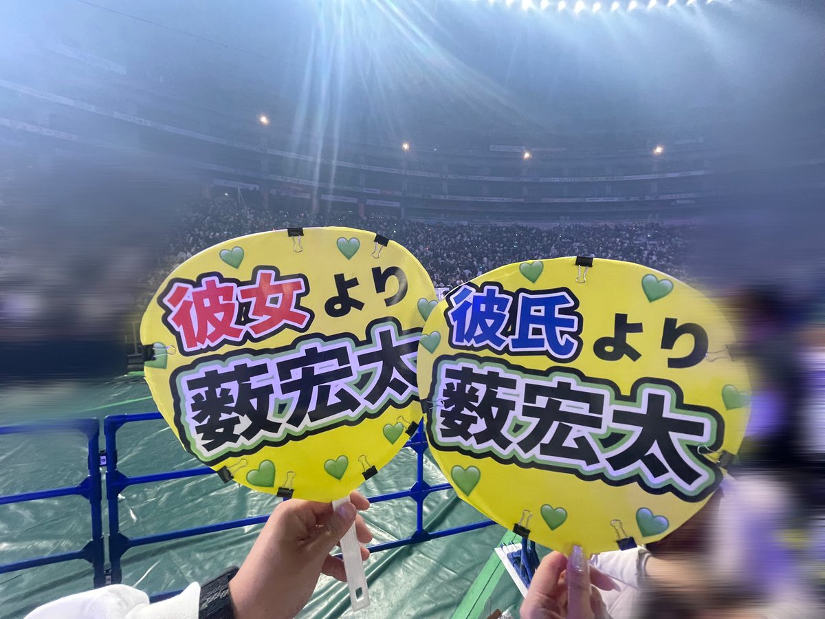 ybkt_o131's tweet photo. 薮くんありがとう😭😭😭😭😭
夢だった彼氏との参戦も叶って幸せでした😭😭😭😭😭ほんとうにありがとう😭😭😭
スイチリの時に薮くんに指でアピールしてくれたお姉さま方、周りにいた方ありがとうございました😭😭😭😭😭😭薮くん大好き！！！！！！！！😭😭😭😭😭
 #薮宏太  #PULLUP https://t.co/qo1mBFInfn