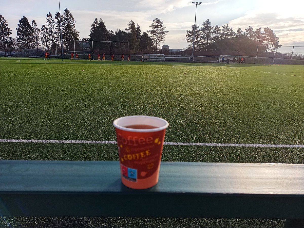 embedded_peter's tweet image. Dukla Praha B 2-3 Kolín
More players than spectators, first half was meh (0-0) but then it started to be interesting #football #fotbal #dukla #kolin