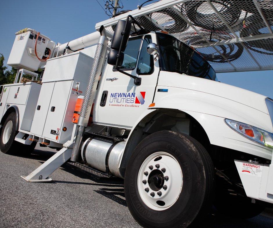 Remember to move over when you see our Newnan Utilities crews hard at work. If you cannot move over, slow down below the speed limit and be prepared to stop. 🚗 Together we can keep our teams safe!

Learn more here ➡️
gahighwaysafety.org/move-over-law/
#moveoverlaw #committedtosafety