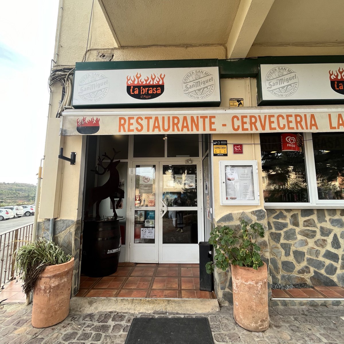 chorbetenaranja's tweet photo. 7. #LaBrasa en Algar del Palancia
Almorzar en cualquier pueblo de Valencia siempre es un gustazo. Buen pan, buen producto y precios populares.
La auténtica felicidad. https://t.co/n2d5EOgBmt