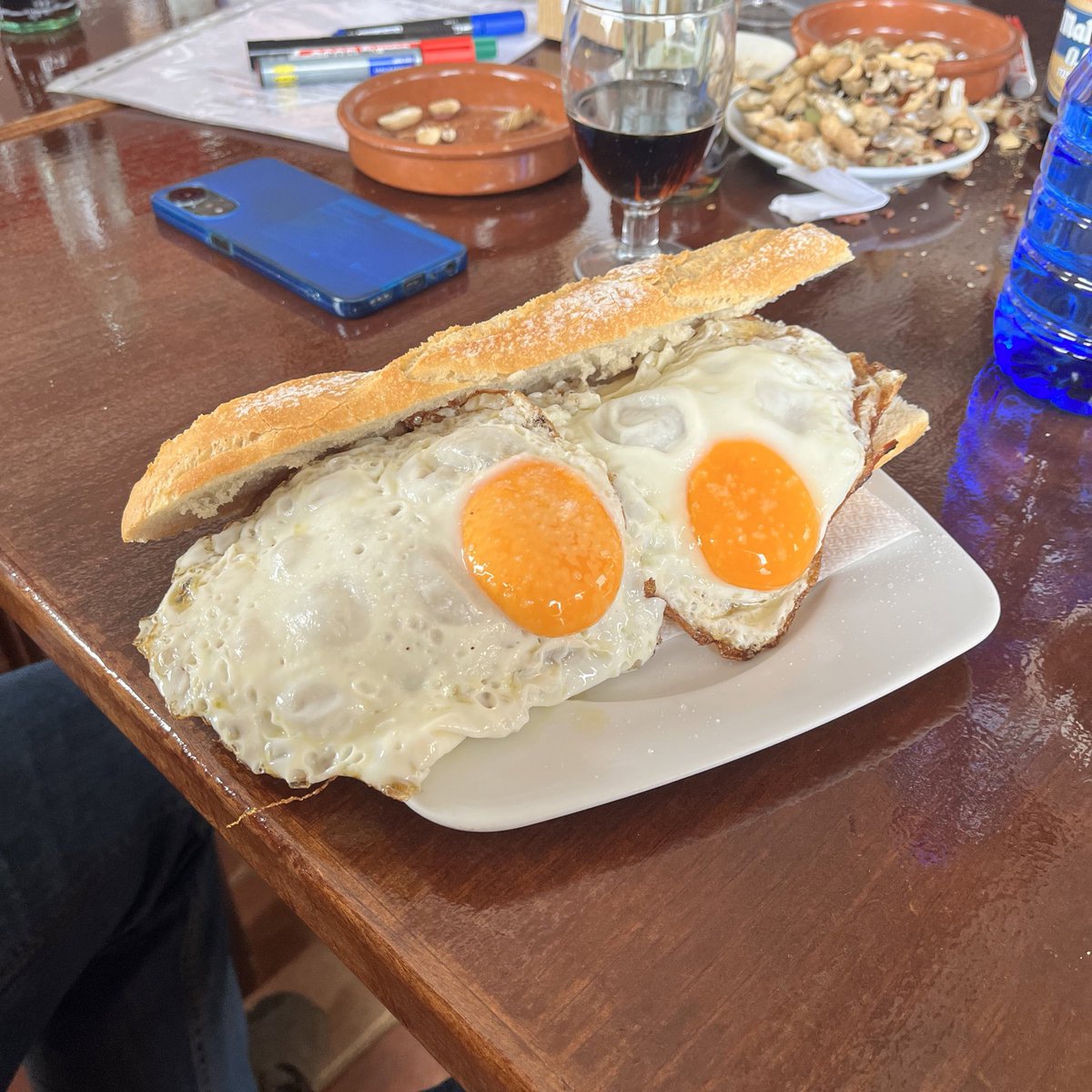 chorbetenaranja's tweet photo. 7. #LaBrasa en Algar del Palancia
Almorzar en cualquier pueblo de Valencia siempre es un gustazo. Buen pan, buen producto y precios populares.
La auténtica felicidad. https://t.co/n2d5EOgBmt
