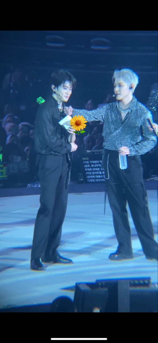 valentyongf_'s tweet photo. jaehyun smiling like a teenage girl infront of his crush https://t.co/JVra1ugW3b