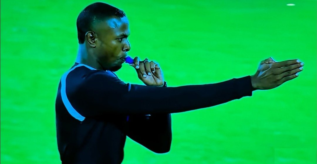 presenterlight's tweet image. Wana Simba kesho nitakuwa msimbazi kuwapa hi Sina baya😂😂😂