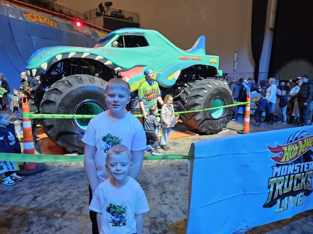 R_Williams_1's tweet photo. #hotwheelsmostertruckslive https://t.co/lqRMj2kbHi