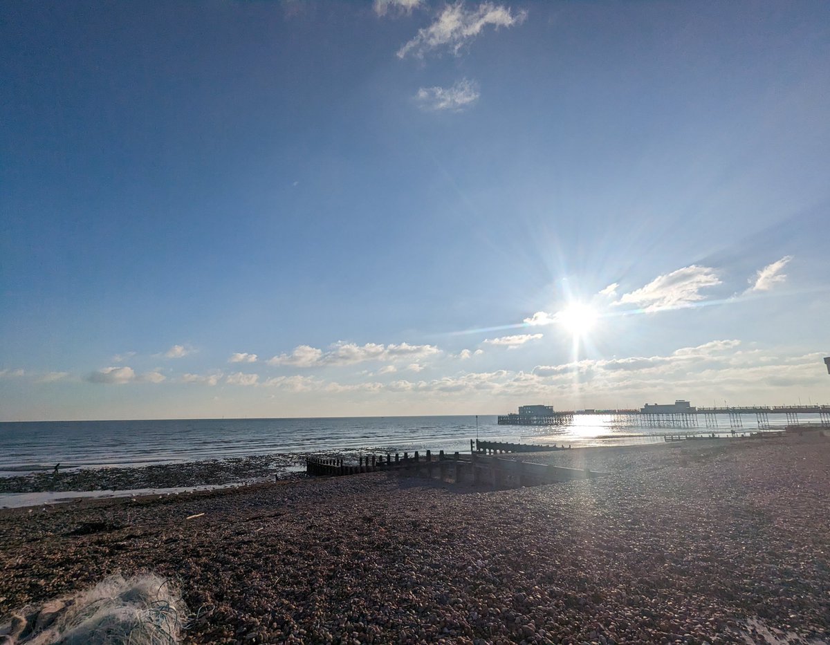 #SundayMotivation No swimming for me today as it's low tide, but it is such a beautiful day out there in a chilly and sunny Worthing. I've lots to do for the week ahead and hope you all have the best Sunday and week before you Xx 💙🌊🥶☀️💙