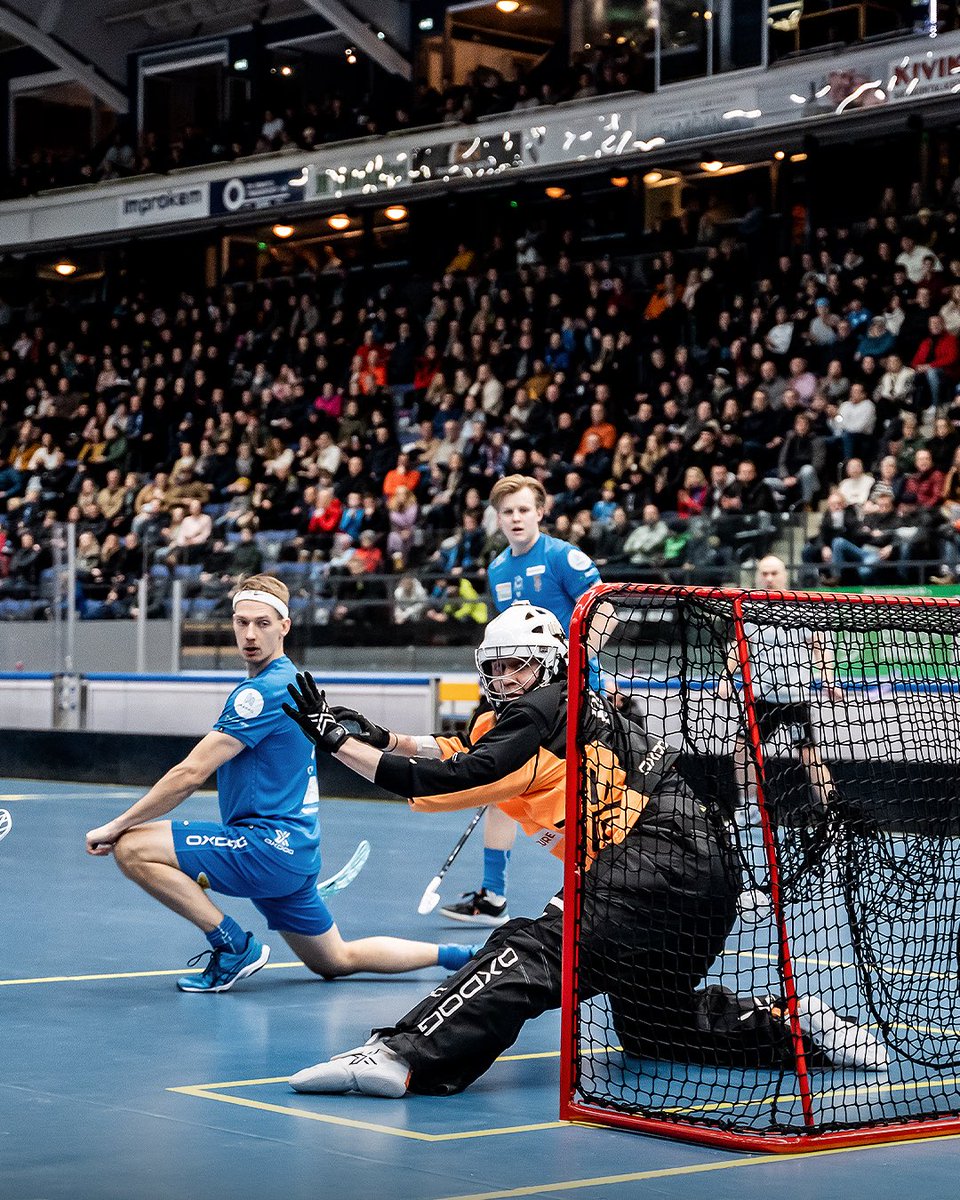 inssidivari's tweet image. 3️⃣0️⃣8️⃣3️⃣❗️

Upea tunnelma, loistavasti järjestetty tapahtuma, hienoja maaleja, paikalliskamppailun tunnelatausta. Oi, mikä ihana ilta! 🔥

📸 @ansik 

👉 salibandyliitto.kuvat.fi/kuvat/Inssi-Di…

#inssidivari #salibandy