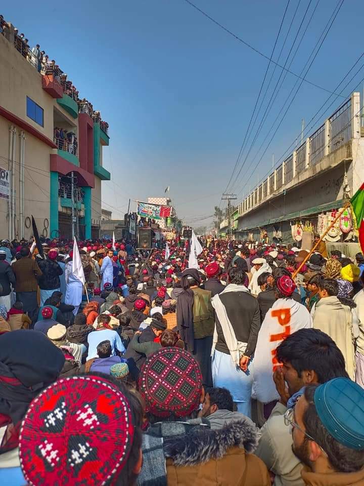 زه بیا راپورته کیږمه🇦🇫 ❤️✌🏻 ژوند ژوند په محکوم وطن کي پر خپلواکۍ او حریت په ارزښت پوه او هوښیار ولسه✌🏻💐 #PashtunLongMarch2Bannu #PTMBannuProtest4Justice @OfficialMirKhan