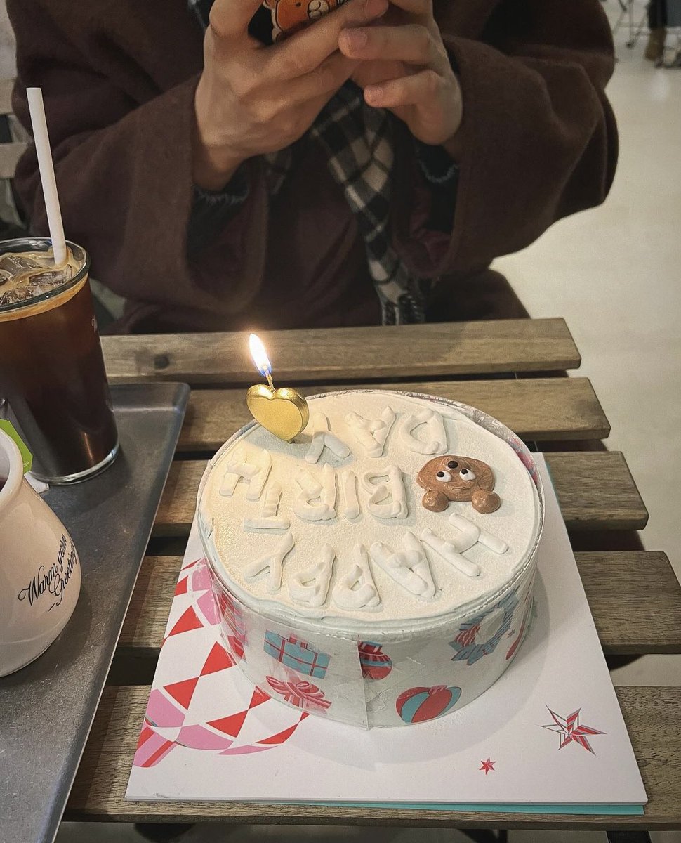 yu_myeon's tweet photo. junmyeon and his jonginnie 😭♥️ https://t.co/5Pgy7my4pI