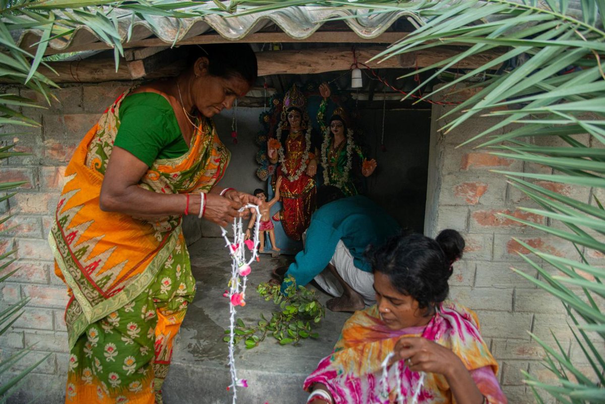TheQuint's tweet photo. #Photos | Those who live in the #Sundarbans honour #Bonbibi in order to ensure their physical safety in the perilous terrain. | Photo courtesy: Ritayan Mukherjee
See more: https://t.co/5hdhaOvBwF https://t.co/04Xw3hjUzU
