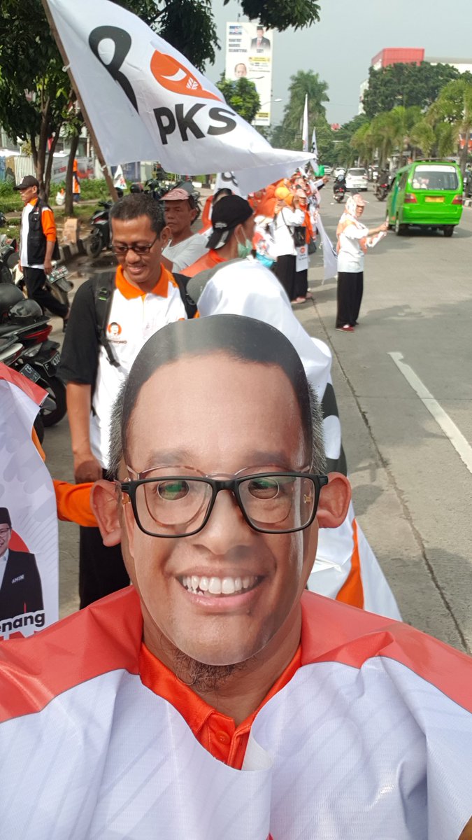 Nemu pak <a href="/aniesbaswedan/">Anies Rasyid Baswedan</a> di flashmob nya <a href="/PKSejahtera/">DPP PKS</a> <a href="/pkskotabogor/">pkskotabogor</a> 
#coblospks #PKSaniesMenang
