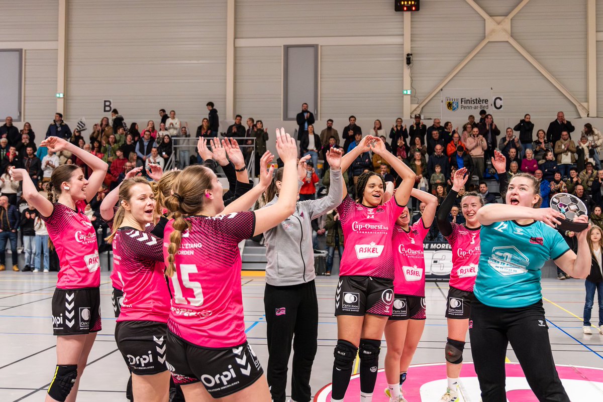 + 3 points, le Roz Hand'Du 29 victorieux de Rueil 24 à 20 🖤🩷 des scènes de joie qui font plaisir 😊
#N1F