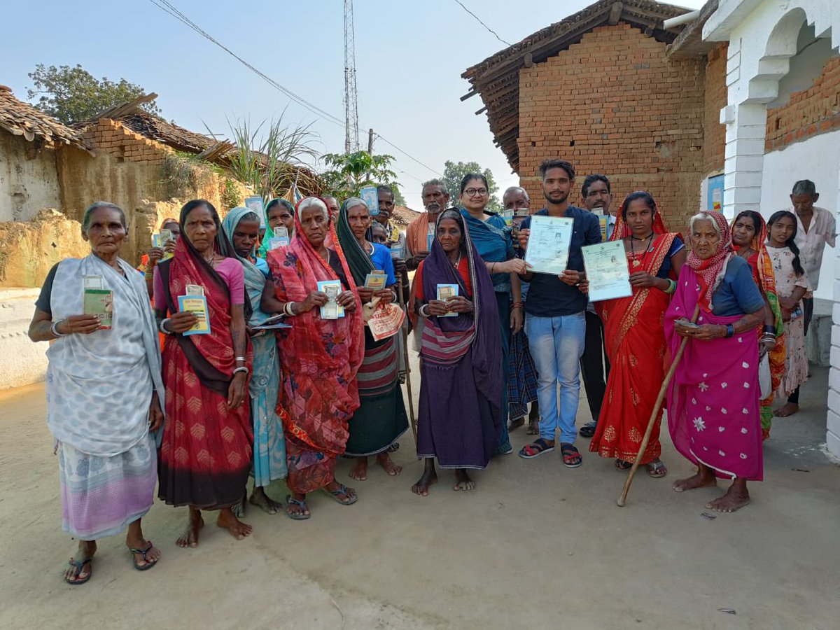 Srpnch_Bhaleswr's tweet image. We feel the Feelings of our people, hence we are committed to work for our people. Despite today being a holiday, I went door to door in all the villages and distributed #MBPY payment to 551 beneficiaries. 
@PradeepJenaIAS @satyabrata1967 @SSEPD2 @BPSethi @_anugarg @arvindpadhee