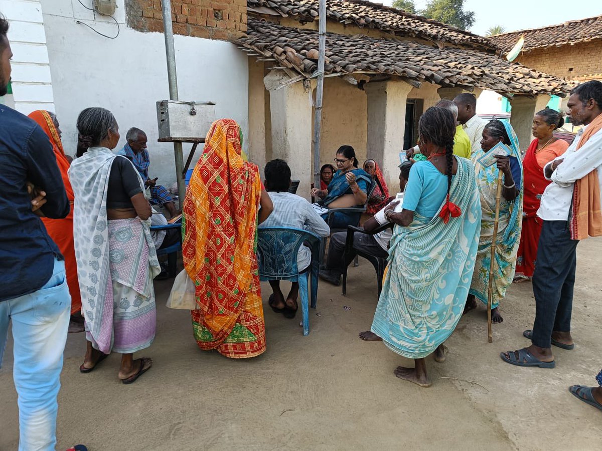 Srpnch_Bhaleswr's tweet image. We feel the Feelings of our people, hence we are committed to work for our people. Despite today being a holiday, I went door to door in all the villages and distributed #MBPY payment to 551 beneficiaries. 
@PradeepJenaIAS @satyabrata1967 @SSEPD2 @BPSethi @_anugarg @arvindpadhee