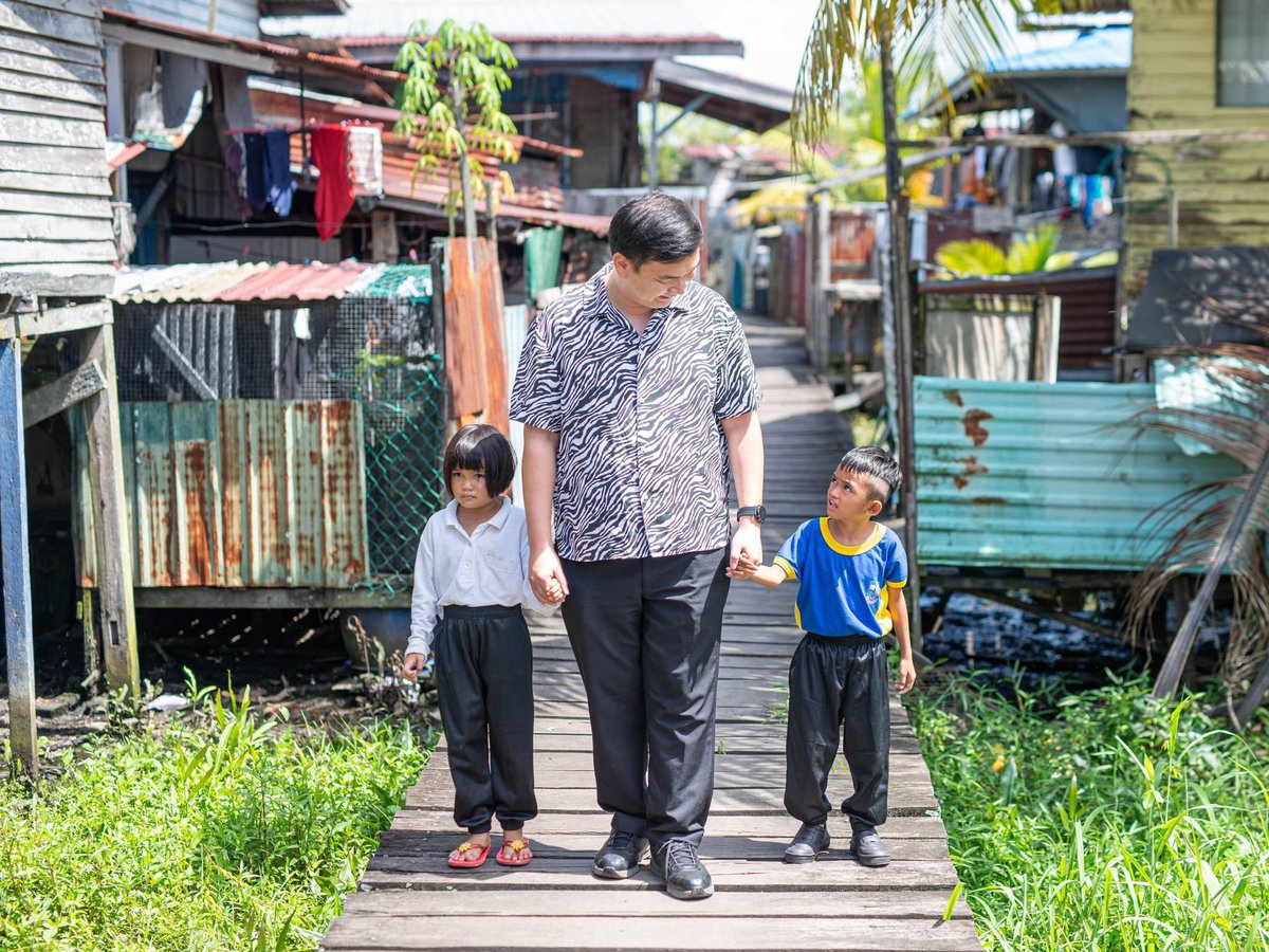 ChiewChoonMan's tweet photo. Program ini telah memberi manfaat kepada lebih 5 juta pelajar di seluruh negara. Inilah keistimewaan Kerajaan Madani di bawah pimpinan PMX Anwar Ibrahim di mana setiap rakyat adalah sama dan tiada siapa yang ketinggalan. 💪🏽 https://t.co/BNE4aRYifY