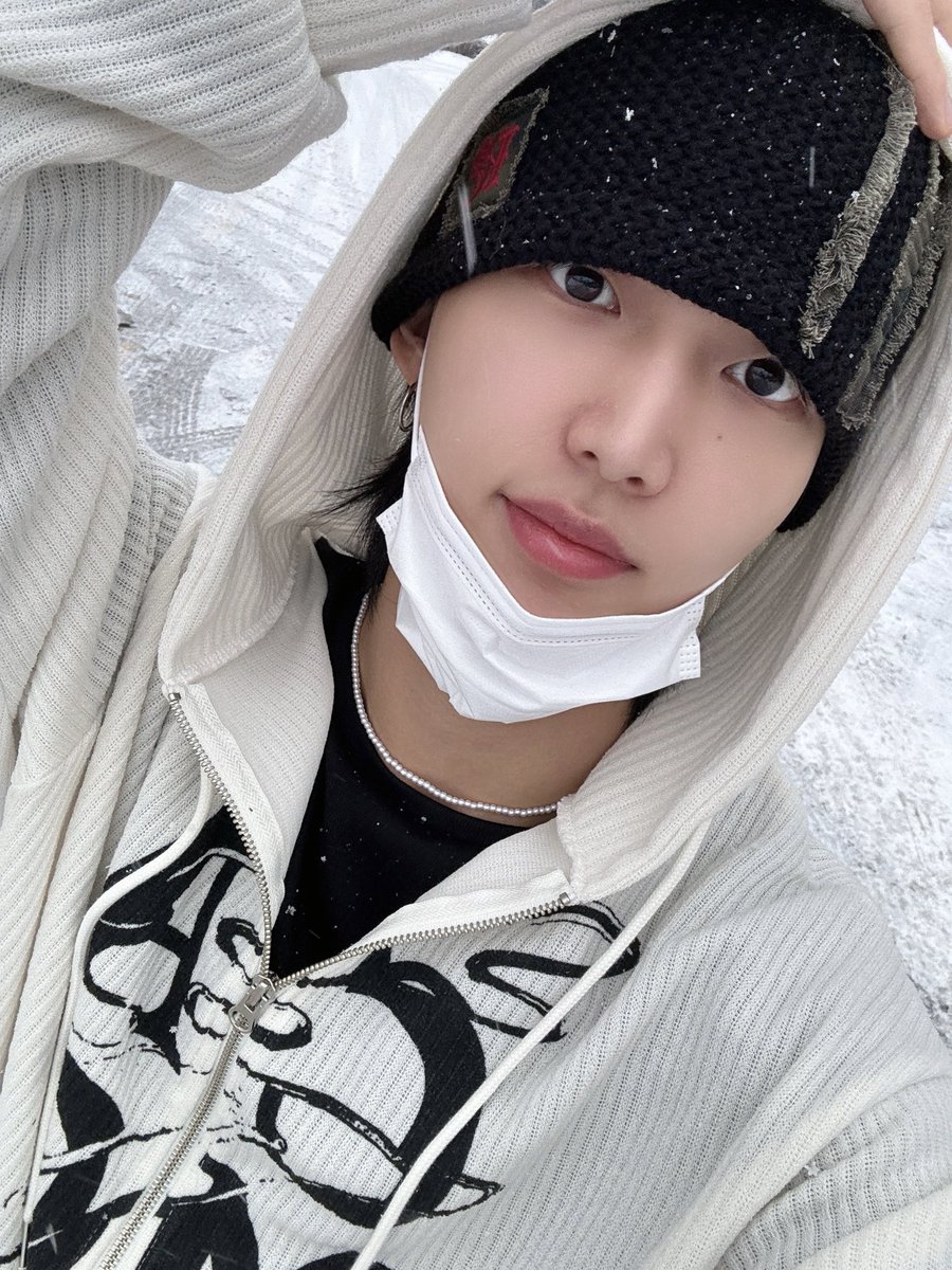 TNX_twt's tweet photo. 무계획이 계획인 걸 Such a 좋은 날 ❄️❄️

#은휘 #HWI https://t.co/ppEew8BnpG