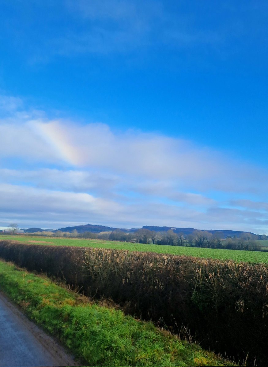 celdunn's tweet photo. 🌈 @Hudsonweather more rainbow clouds spotted today at the White Horse. https://t.co/umIEsUDoiN