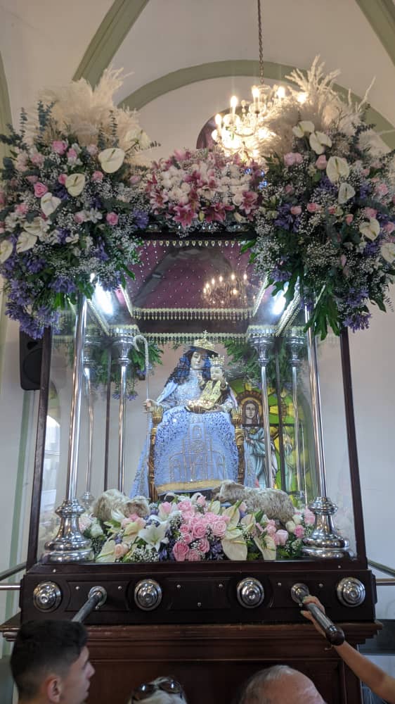 cesaplara's tweet photo. El padre ofreció su vida, le pidió a la virgen que él fuera la última víctima del cólera. Macario Yépez murió en junio de 1856, se consideró un milagro de la virgen y desde entonces. https://t.co/3TnlAPU4ym