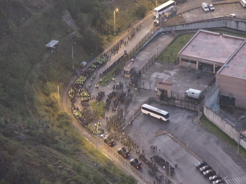 #Informe 🔴 #Turi

Al momento (06:15)  equipos tácticos intervienen la cárcel de Turi

➡️Continuan operaciones de Fuerzas Armadas y Policía Nacional

Todos los entes de seguridad de la Municipalidad desplegados en cercanía