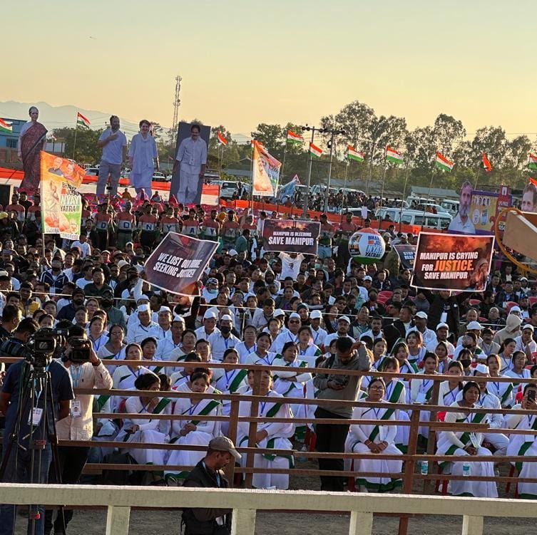 ashokgehlot51's tweet photo. भारत जोड़ो न्याय यात्रा की शुरुआत मणिपुर और देश के लिए एक आशा की किरण है। पिछले करीब 10 महीनों से मणिपुर जलता रहा परन्तु वहां की राज्य सरकार और केन्द्र सरकार ने गंभीरता नहीं दिखाई। भाजपा सरकार के शासन में आमजन न्याय से वंचित हो रहे हैं। भारत जोड़ो न्याय यात्रा इन सब लोगों की आवाज मजबूत करेगी।

 #BharatJodoNyayYatra