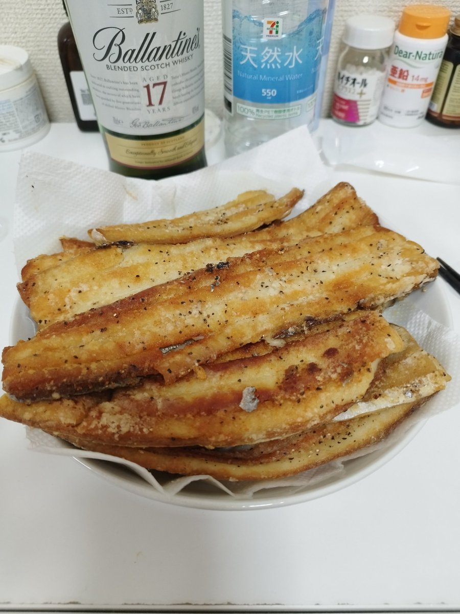 MejinaPink's tweet photo. 毎回写真撮ってないけど
タチウオジギングでゲットしたもので冷凍庫内満タン
ずっ~~~~~と
タチ料理バッカ
刺身　炙り　フライ
でもさ、
又行きます、
#タチウオ
#タチウオジギング船
#深川吉野屋 https://t.co/bFN2Y6gCIY