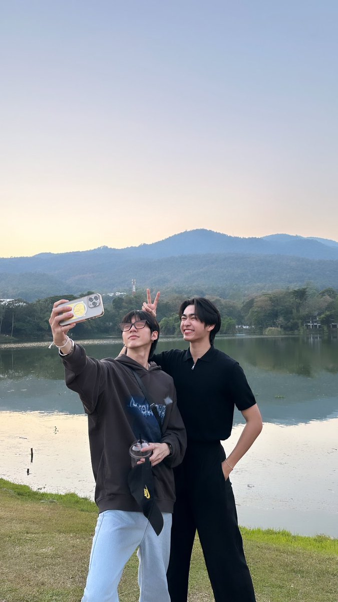 ppnaravit's tweet image. พึ่งรู้ว่าออร่าแรงขนาดนี้ จ๋นมาเหนกับต๋า