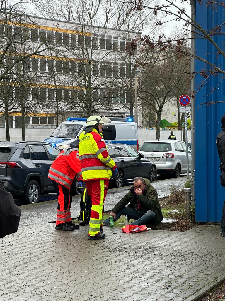 Berlin’de gerçekleşen LLL yürüyüşünde işkenceyle gözaltına alınan Partizan okuru hastaneye kaldırıldı.