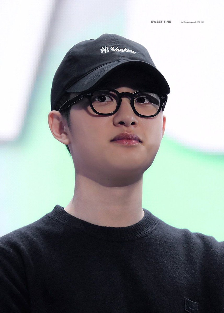 pluvriali's tweet photo. Today I saw a person in the convenience store who looked just like Kyungsoo. At first, I was like, What did I just see? I wanted to stay inside the place to take some more glances, but no, I didn't because I didn't want to get kicked out of the place for the creepy behaviour. https://t.co/hNKQc7jI6o